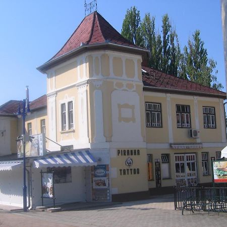 Aqua Apartman Révfülöp Екстериор снимка